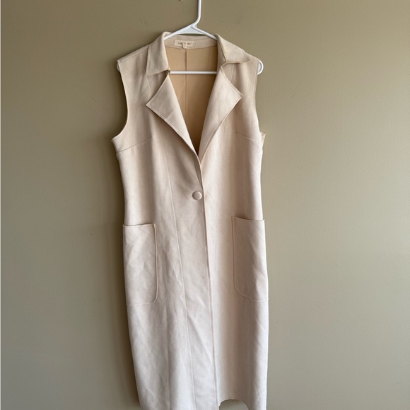 Solitaire Cream Sleeveless Long Coat - Picture 2 of 8